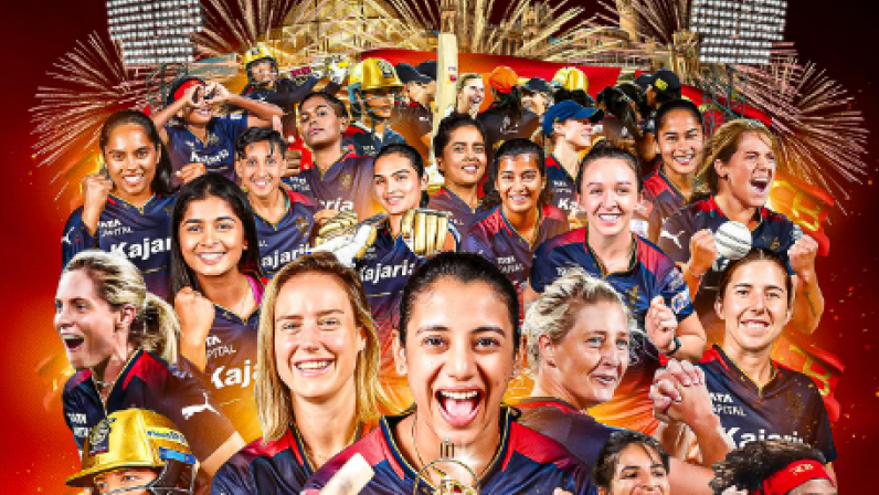 rcb women Win photo with trophy